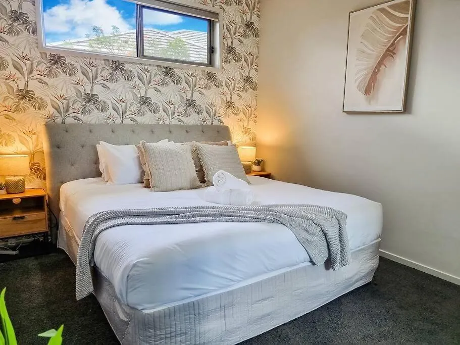 Luxurious Waterfront Paradise Stunning Views Kawana Waters 0*,