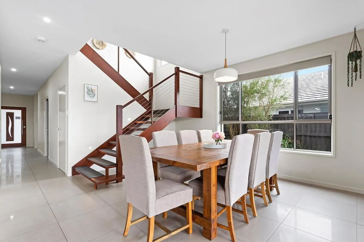 Holiday home Luxurious Waterfront Paradise Stunning Views Kawana Waters