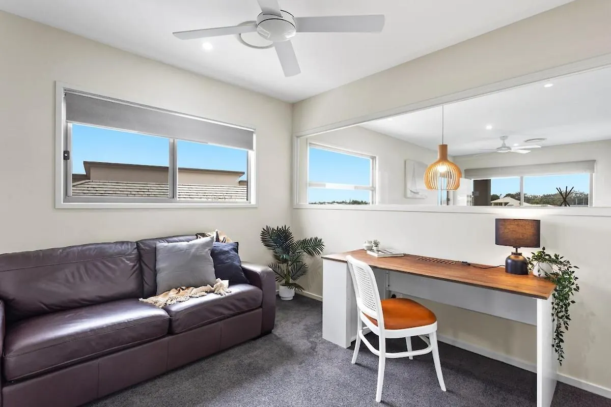 Holiday home Luxurious Waterfront Paradise Stunning Views Kawana Waters