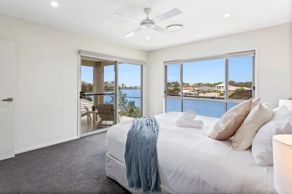 Luxurious Waterfront Paradise Stunning Views Kawana Waters 0*,