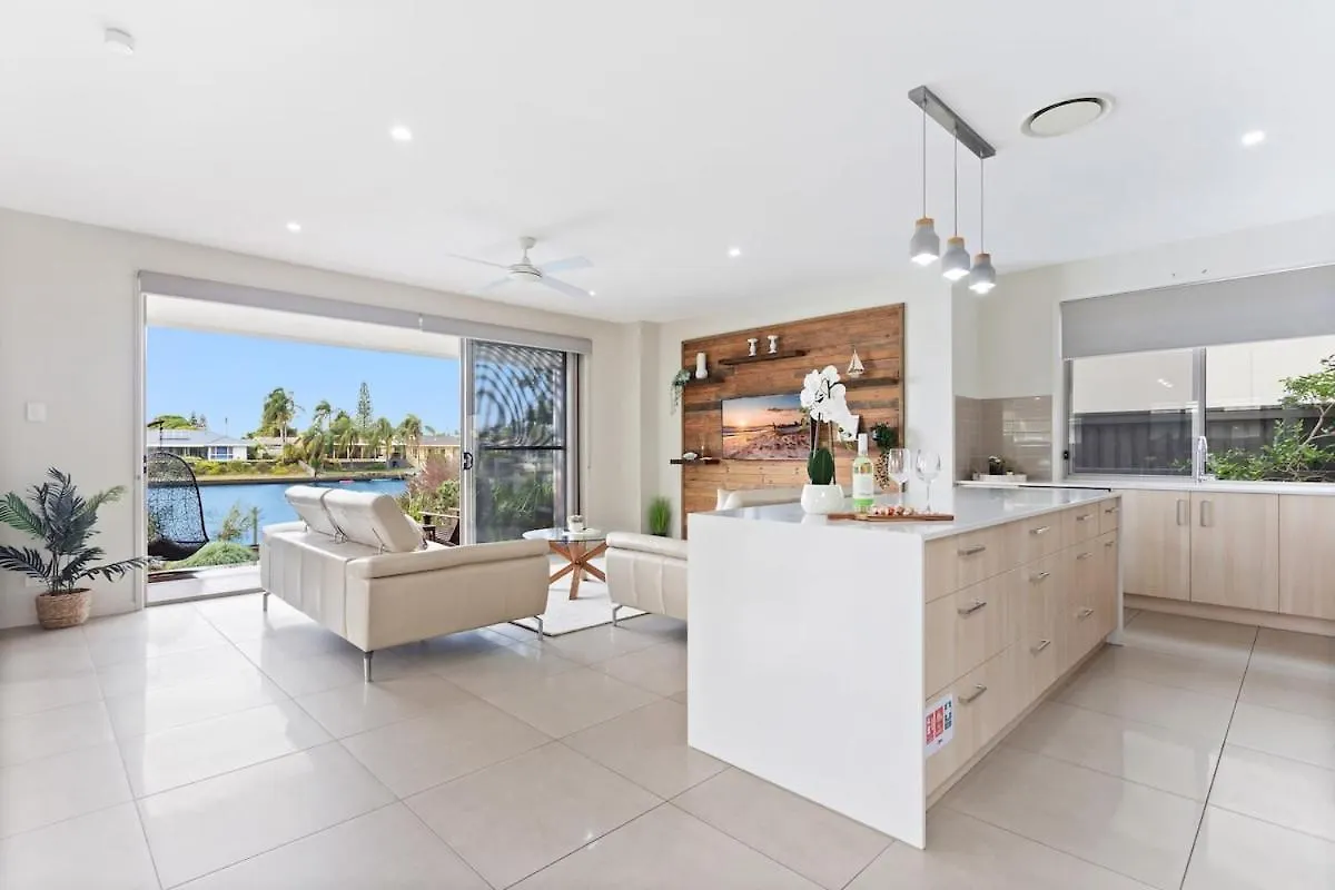 Luxurious Waterfront Paradise Stunning Views Kawana Waters Austrália