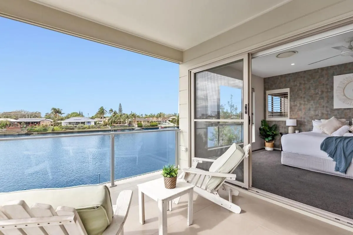 Luxurious Waterfront Paradise Stunning Views Kawana Waters Australia