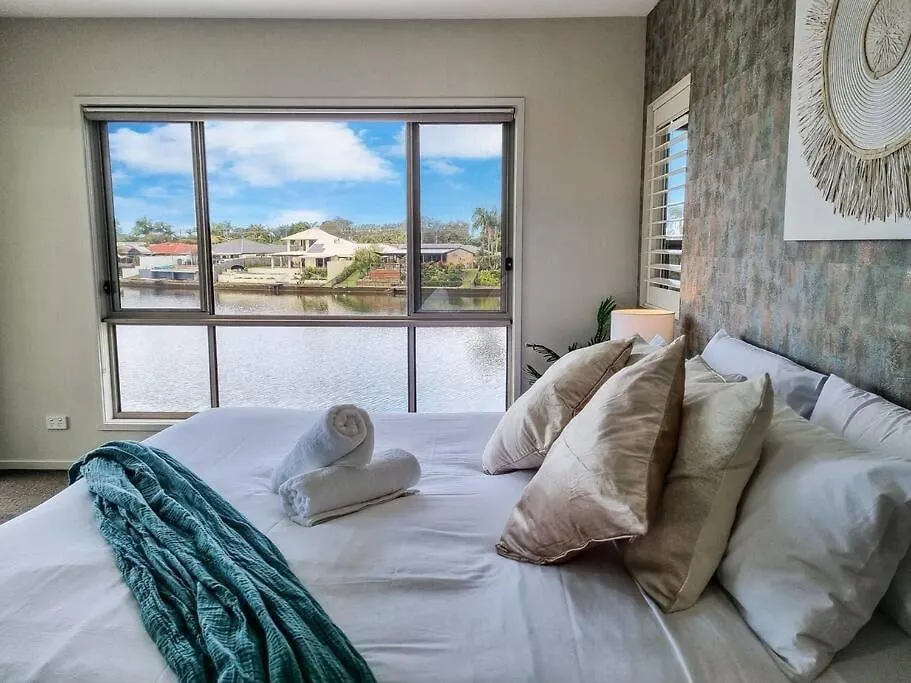 Luxurious Waterfront Paradise Stunning Views Kawana Waters Casa de Férias