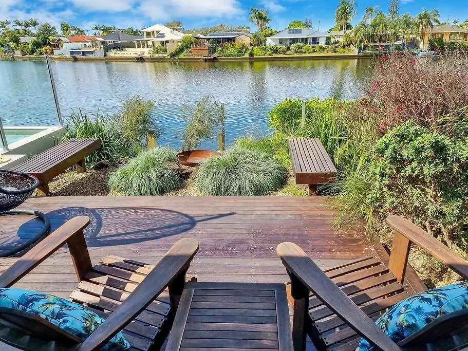 Luxurious Waterfront Paradise Stunning Views Kawana Waters