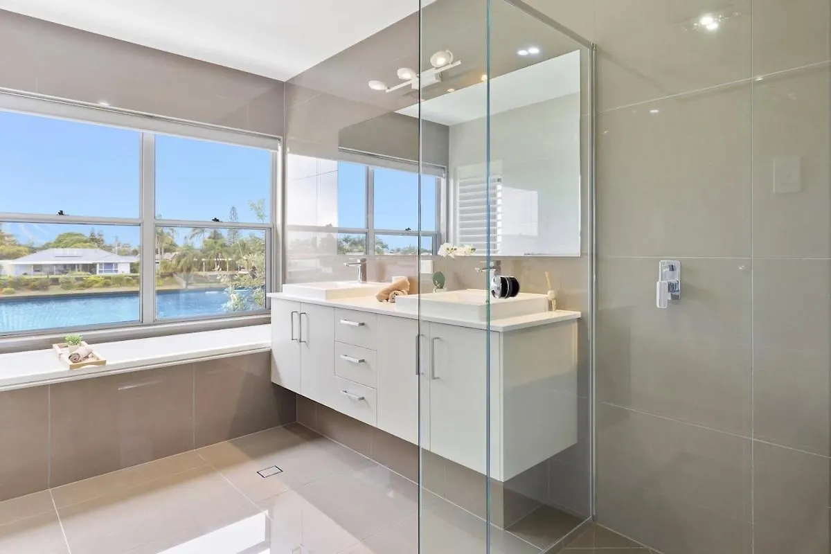 Luxurious Waterfront Paradise Stunning Views Kawana Waters 0*,  Australia