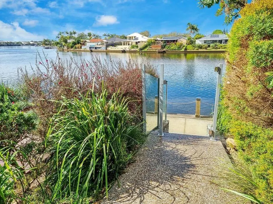 Luxurious Waterfront Paradise Stunning Views Kawana Waters 0*,  Australia