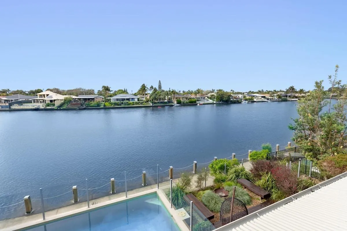 Luxurious Waterfront Paradise Stunning Views Kawana Waters Australia