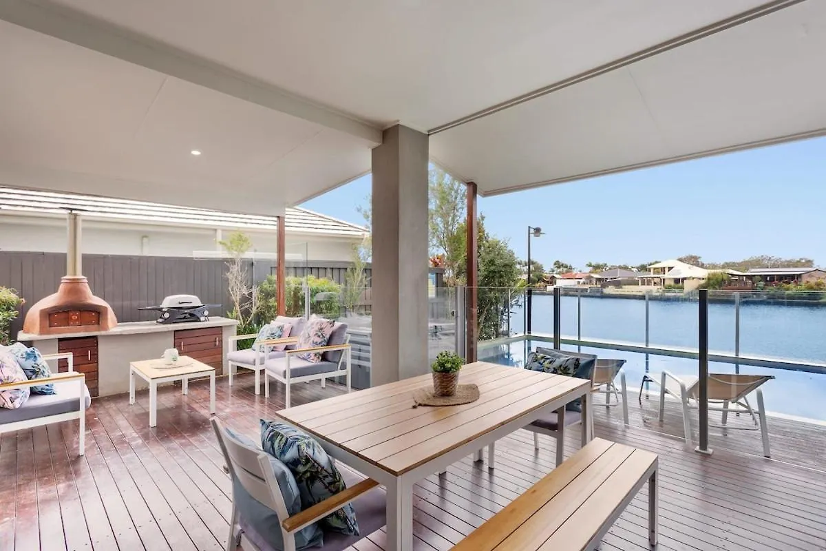 Luxurious Waterfront Paradise Stunning Views Kawana Waters 0*,  Australia