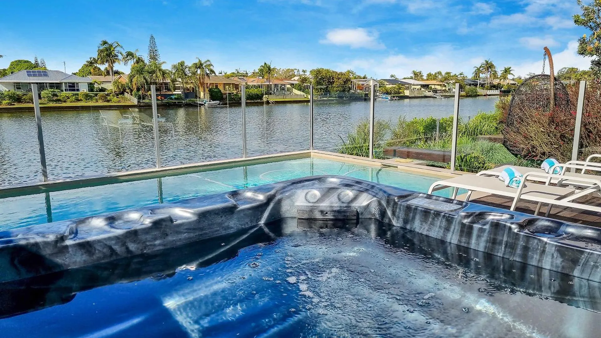 Luxurious Waterfront Paradise Stunning Views Kawana Waters Australia